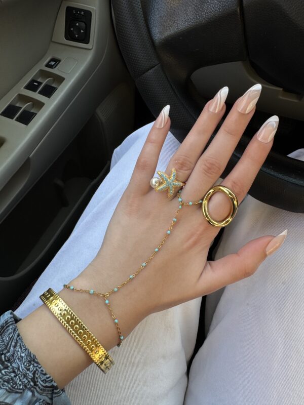 Baby blue handchain