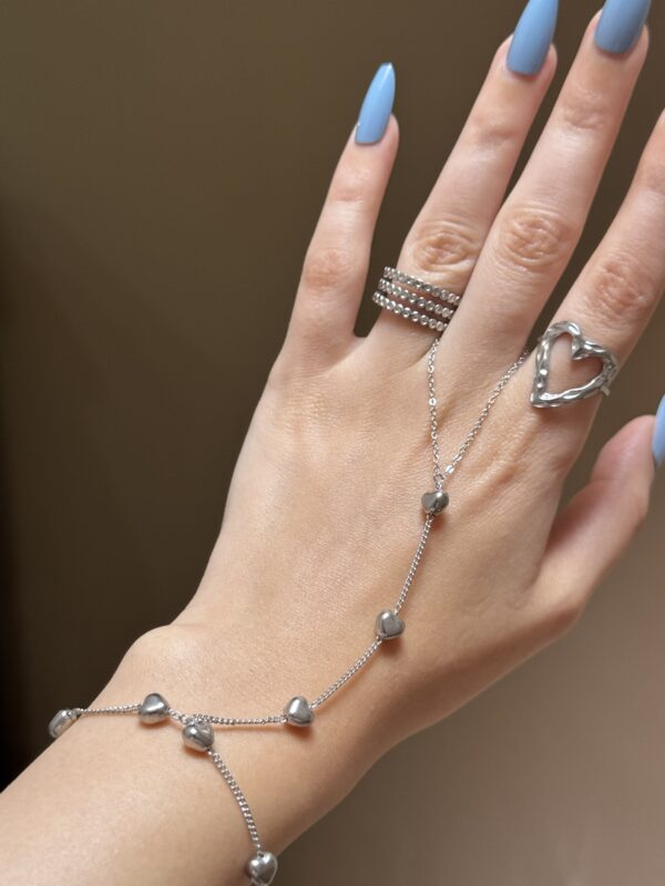 Heart handchain