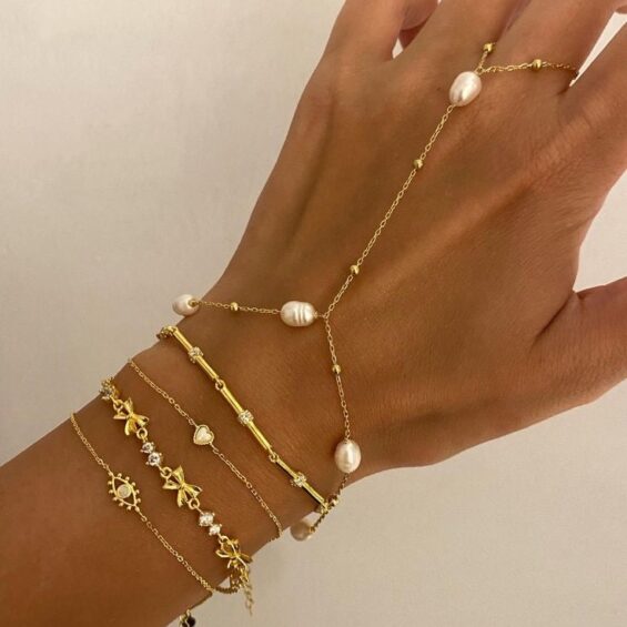 Natural pearls handchain