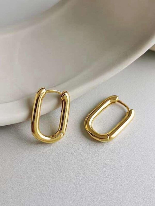Oval earring
