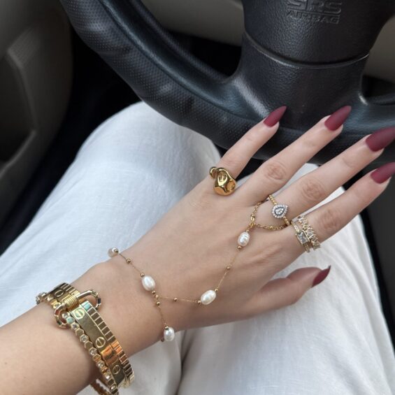 Natural pearls hand chain