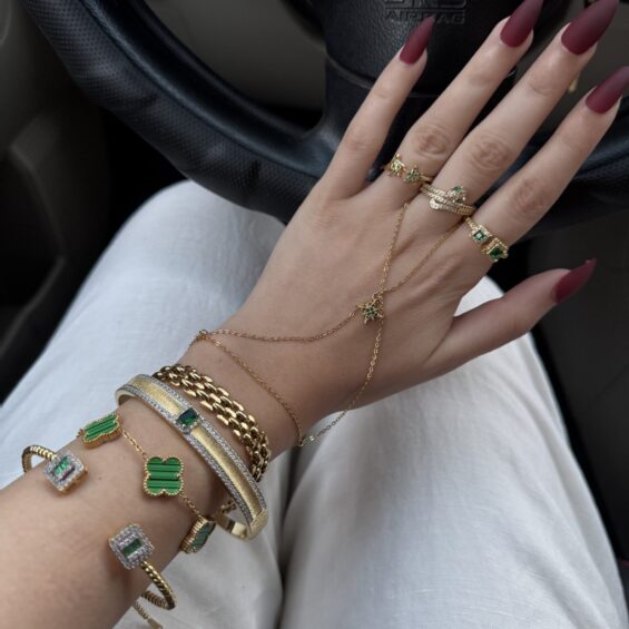 Green star hand chain