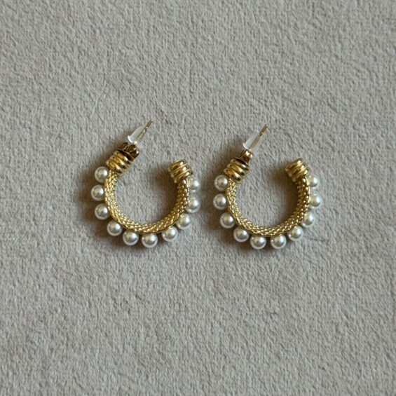 Pearly earrings